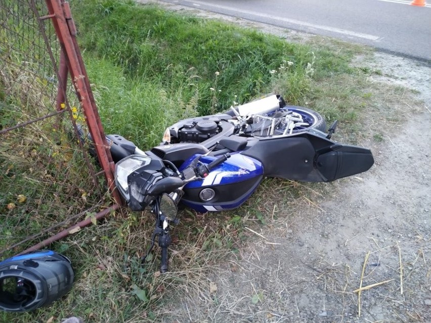21-letni motocyklista został ranny w wypadku w Wesołej. Trafił do szpitala