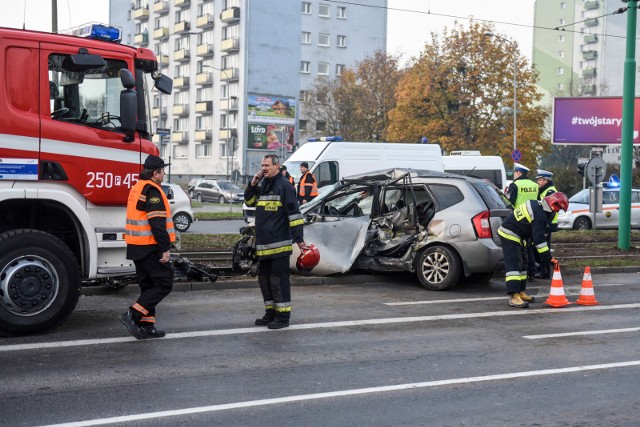 Jeden z wypadków na ul. Hetmańskiej - ich przyczyną prawie zawsze jest nadmierna prędkość, a ostatnio alkohol