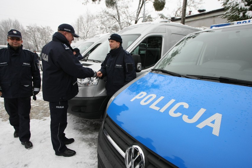 Flota dolnośląskiej policji powiększyła się o 37 samochodów.