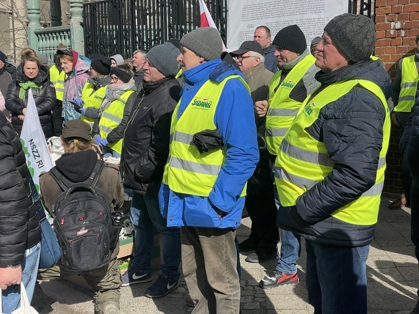 Rolnicy chcą rozmów przy "okrągłym stole" ale nie w stolicy tylko w Szczecinie