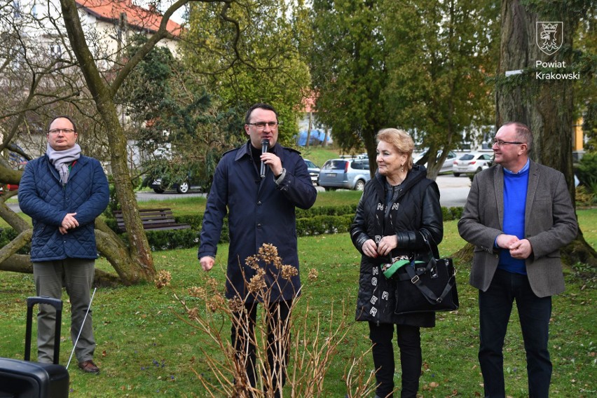 Rozdawanie sadzonek drzew owocowych w powiecie krakowskim