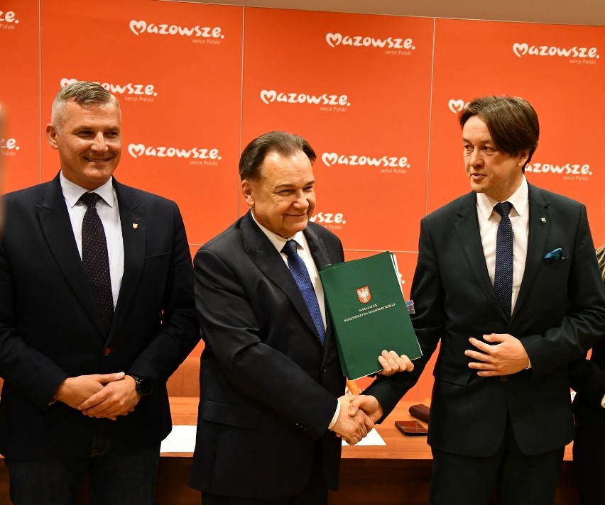 Samorząd województwa dofinansuje budowę linii kolejowej Kozienice–Dobieszyn. Jest umowa na 45 milionów złotych. Zobacz zdjęcia