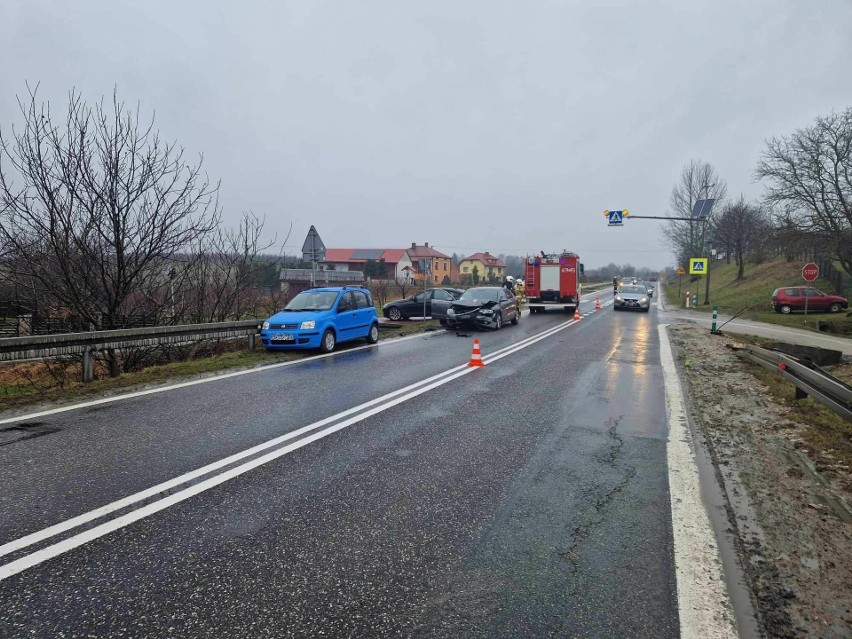Wypadek w Trzebiesławicach. Dwie osoby ranne w zderzeniu na drodze krajowej numer 9