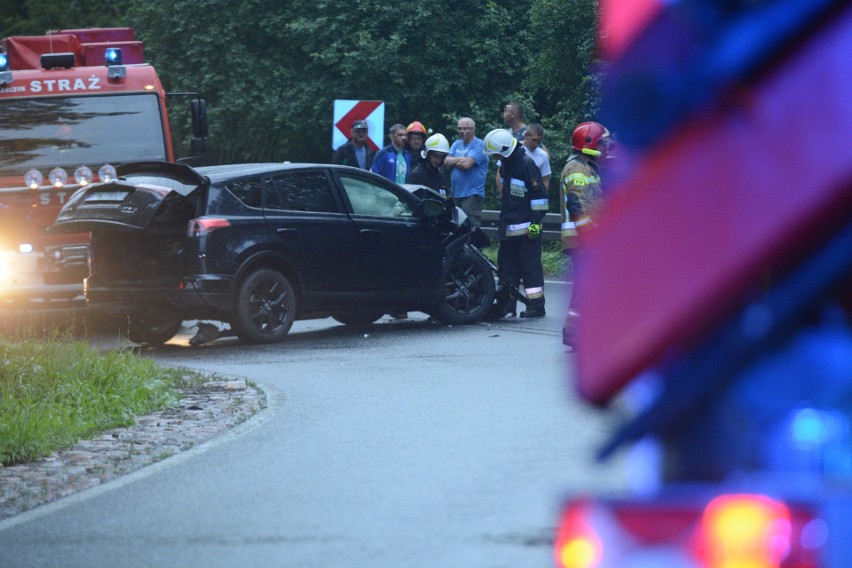 Wypadek w Kłódce pod Grudziądzem. Samochód zderzył się z ciężarówką [zdjęcia]