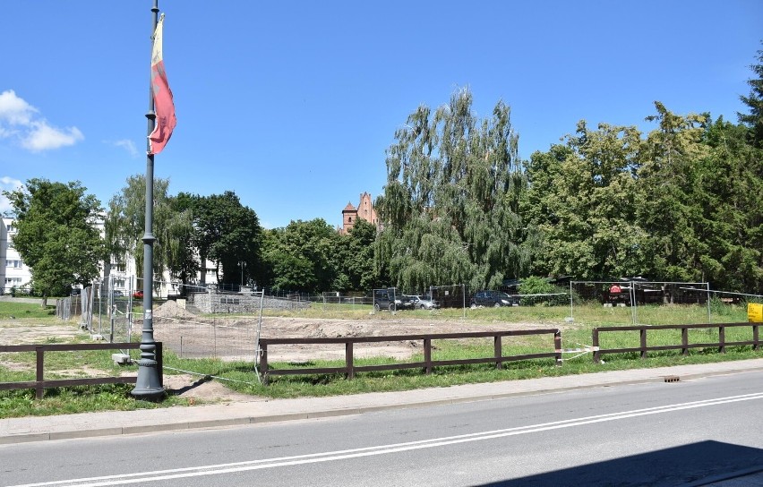 Malbork. Podczas budowy drogi publicznej znaleziono ludzkie szczątki. Mają związek z masową mogiłą? Urzędnicy odpowiadają