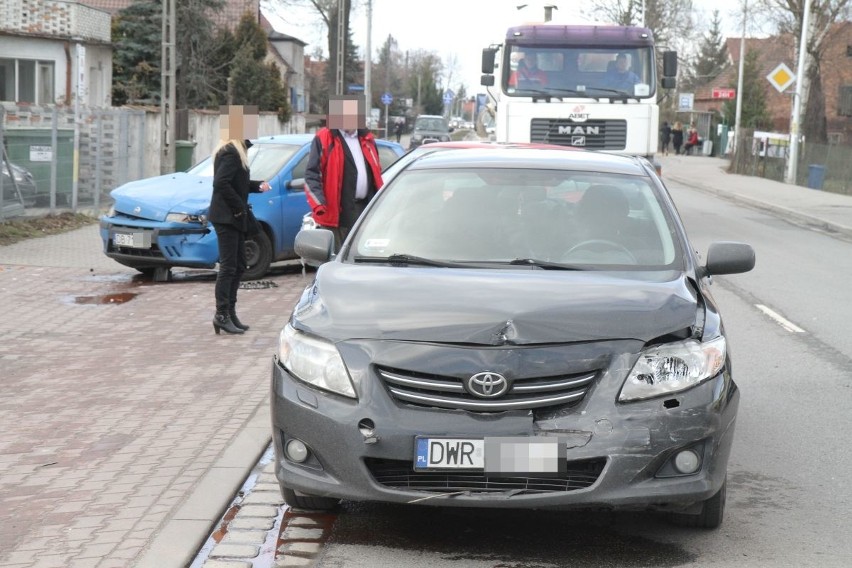 O godz. 14.00 na ulicy Strachocińskiej (na wysokości...