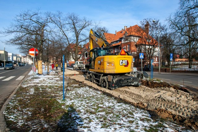 Trwają prace związane z rewitalizacją Al. Ossolińskich w Bydgoszczy.