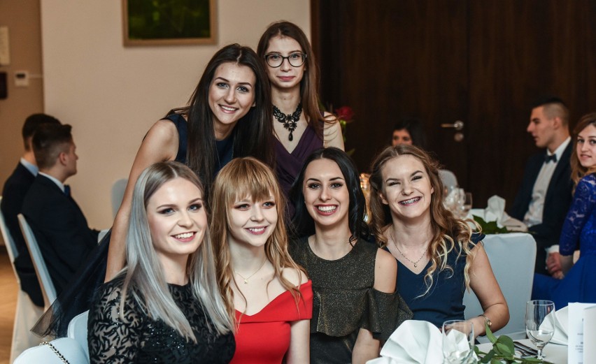 W nocy z 5 na 6 stycznia 2018 bal studniówkowy (w Hotelu...