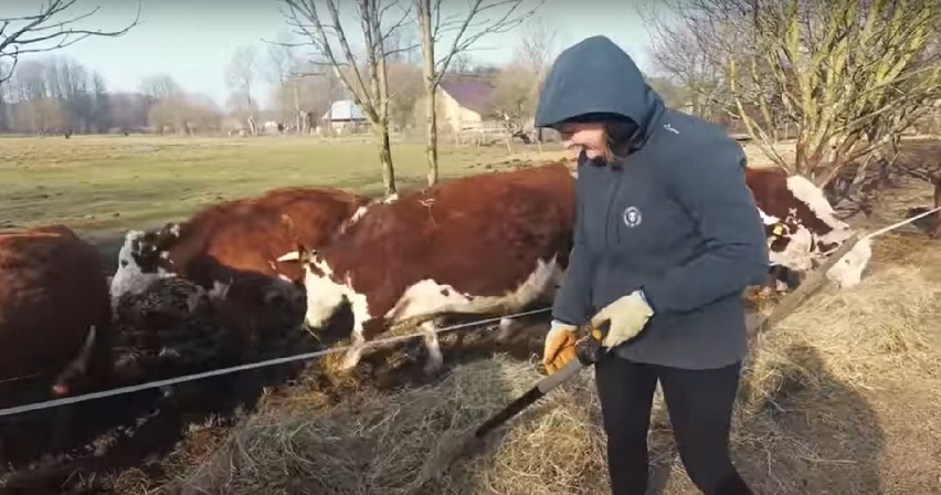 Poznaj Ranczo Laszki. Emilia Korolczuk pokazuje życie rolniczki z Podlasia na Youtubie