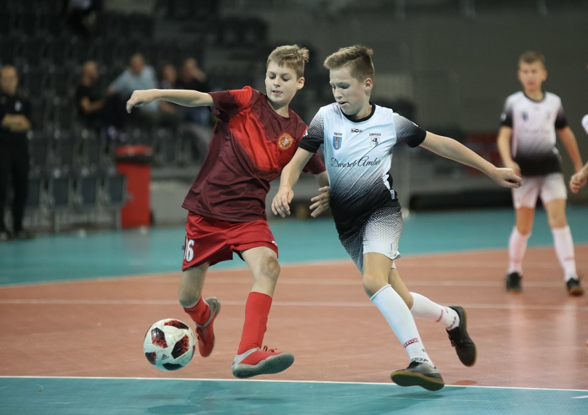 Młodzi piłkarze walczą po raz 20 o Puchar Marszałka (ZDJĘCIA)