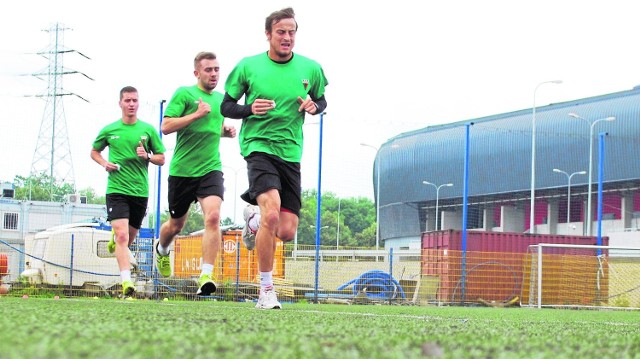 Piłkarze GKS-u Tychy  jeszcze nie trenują na nowym stadionie, który na razie mogą tylko oglądać