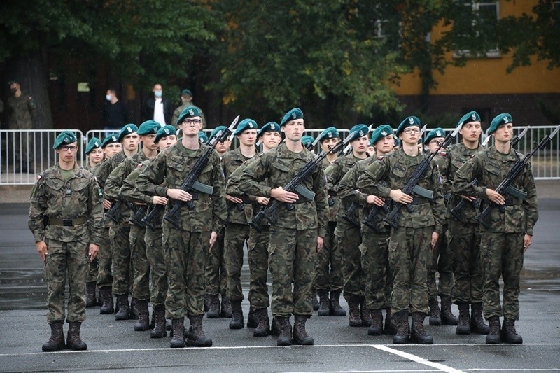 Przysięga wojskowa medyków w Akademii Wojsk Lądowych we...