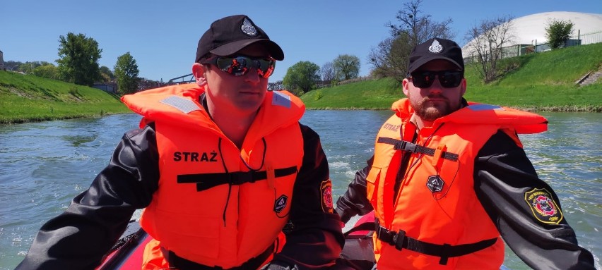 Strażacy z OSP Buszkowice kupili ponton, aby ratować ludzi podczas podtopień [WIDEO]