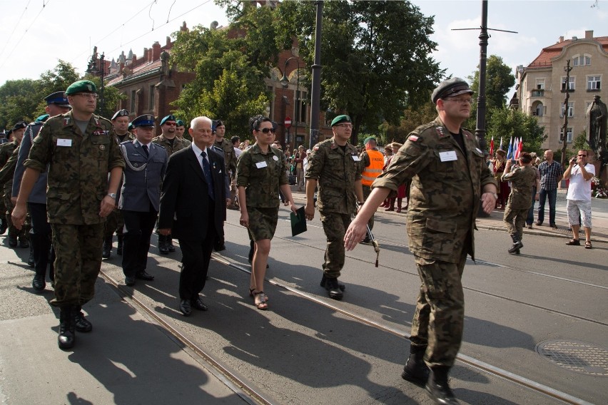 05.08.2014 krakow kadrowka przemarsz miasto pomnik...