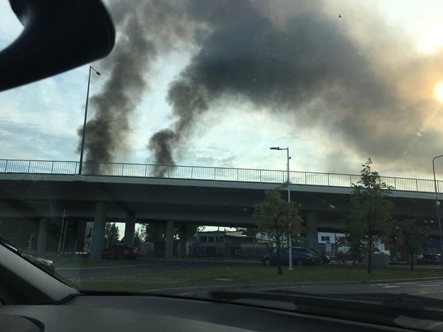 Pożar we Wrocławiu. Dwa słupy dymu nad miastem (ZDJĘCIA)