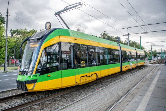 Do przykrego zdarzenia doszło w pojeździe poznańskiej komunikacji miejskiej. W tramwaju linii numer 16 jeden z pasażerów dostał ataku epilepsji. Konieczna była interwencja pogotowia ratunkowego.