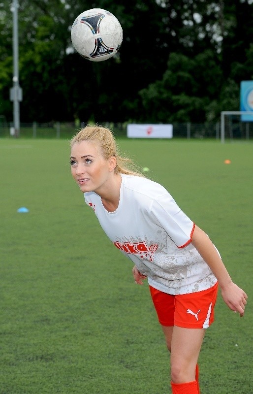 Miss Polonia piłkę kopie! I to jak!