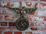 Swastyki, popiersie Hitlera, młynek do kawy ze znakiem SS. Z aukcji internetowych znikają pamiątki gloryfikujące nazizm i Trzecią Rzeszę