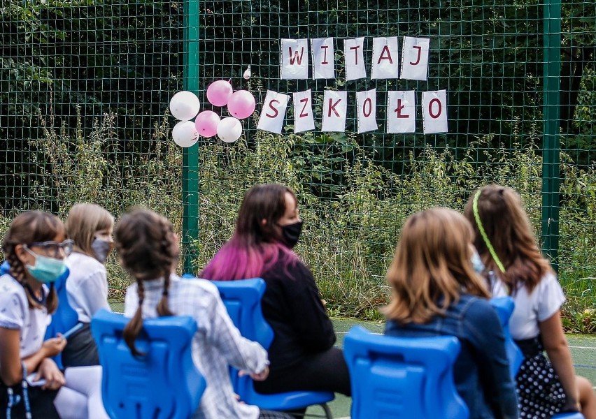 Rozpoczęcie roku szkolnego 2021/2022 nastąpi w połowie...