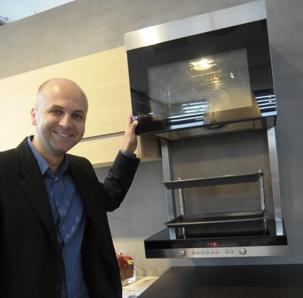 Piekarnik z windą jest bardzo praktycznym urządzeniem do podgrzewania czy odmrażania potraw oraz ciekawym elementem kuchni - podpowiada Grzegorz Szymański z Avangard Kuchnie & Wnętrza.