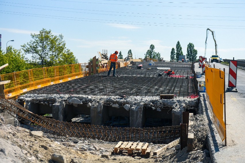 Na wiadukcie na ul. Dąbrowskiego będą lać beton. Kiedy koniec remontu?