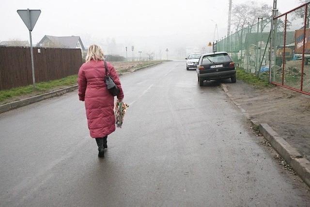 Mieszkańcy Przechowa nie chcą chodzić po, ale wzdłuż ul. Kwiatowej