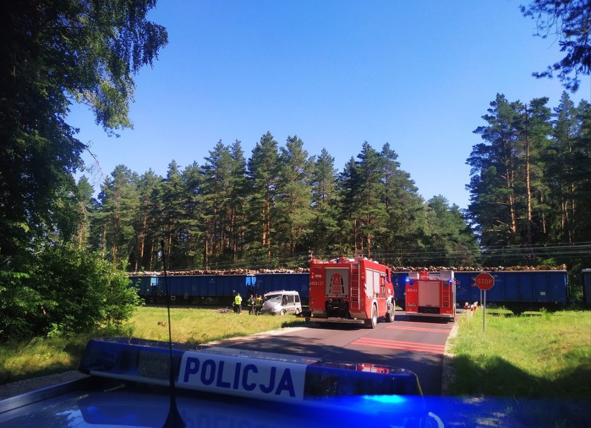 Podnowinka. Wypadek na przejeździe kolejowym. Pociąg uderzył...