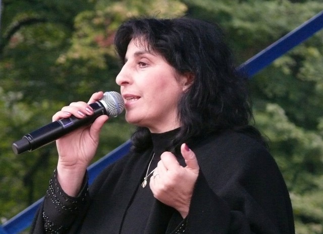 Eleni podczas występu na uroczystościach religijnych w Chybicach, w gminie Pawłów, w 2008 roku