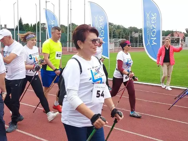 Będzie także Nordic Walking na dystansie 5 kilometrów.  Start  godzina 12:15 – Zakład NSG Group w Sandomierzu, ulica Portowa 24.