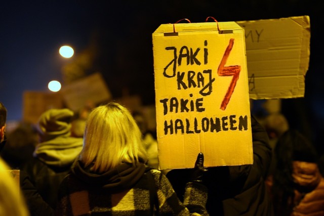 Strajk kobiet w Gliwicach: Jaki kraj, taki halloween.Zobacz kolejne zdjęcia. Przesuwaj zdjęcia w prawo - naciśnij strzałkę lub przycisk NASTĘPNE