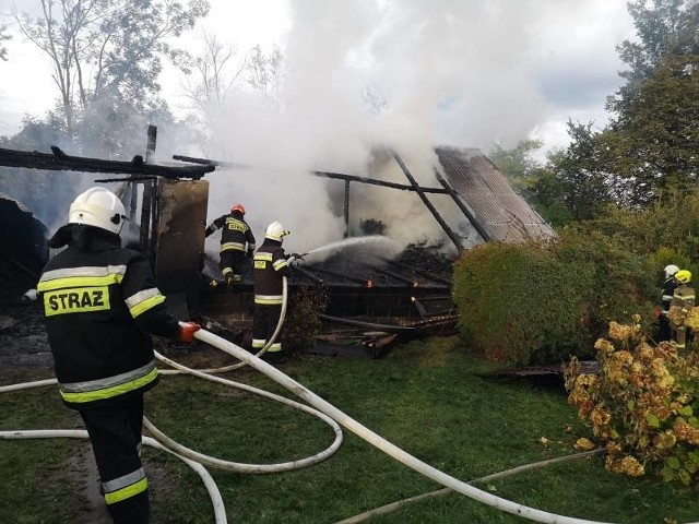 Ponad 3 godziny 15 zastępów (72 strażaków) gasiło pożar w Olszanie