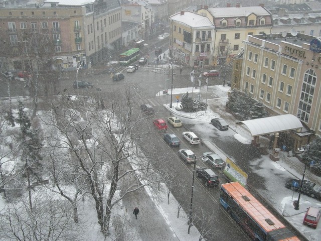 Opady śniegu zaskoczyły mieszkańców Białegostoku.