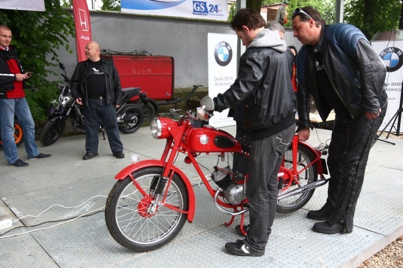 Senator Sławomir Preiss przekazał muzeum motocykl miele z 1954