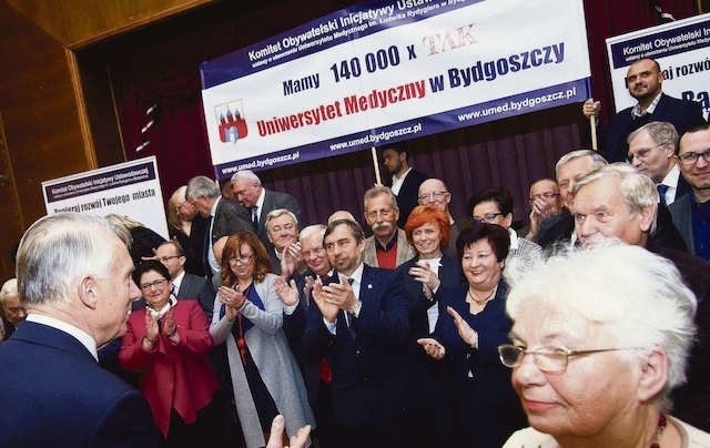 Politycy, samorządowcy, członkowie organizacji społecznych oraz Zbigniew Pawłowicz mieli wczoraj powody do dumy i zadowolenia