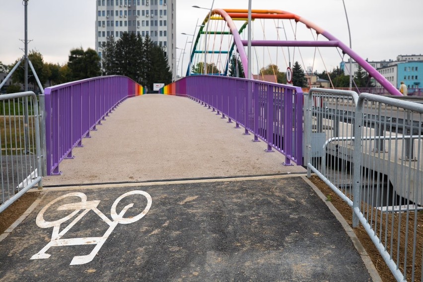 Kładka dla rowerów przy moście Narutowicza w Rzeszowie gotowa. Kosztowała blisko 4 mln złotych