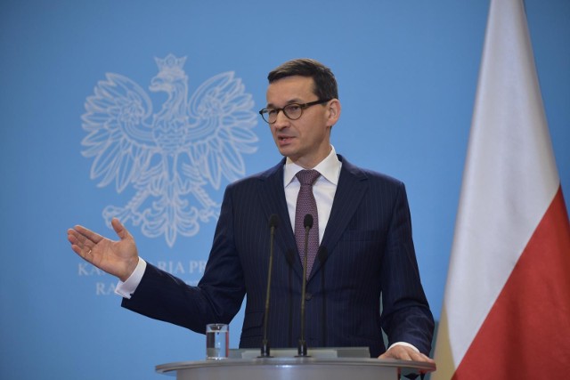 Poznaliśmy skład rządu Mateusza Morawieckiego. Prezydent Andrzej Duda powołał do rządu nowych ministrów. Głęboka rekonstrukcja rządu miała objąć wymianę nawet 10 ministrów. Kto straci stanowisko? Zaprzysiężenie nowych ministrów rządu Mateusza Morawieckiego 9 stycznia 2018 o godz. 12. Poznaliśmy skład nowego rządu Mateusza Morawieckiego.