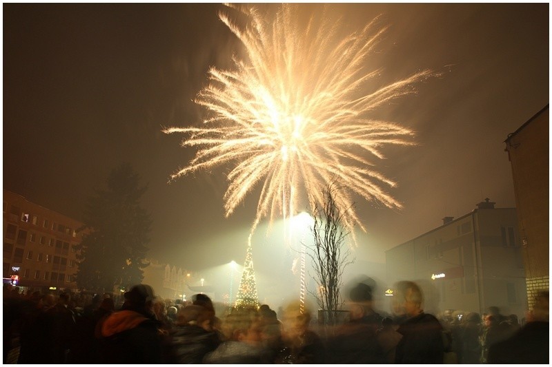 Z muzyką, tańcem i wystrzałami korków od szampana Mońki...