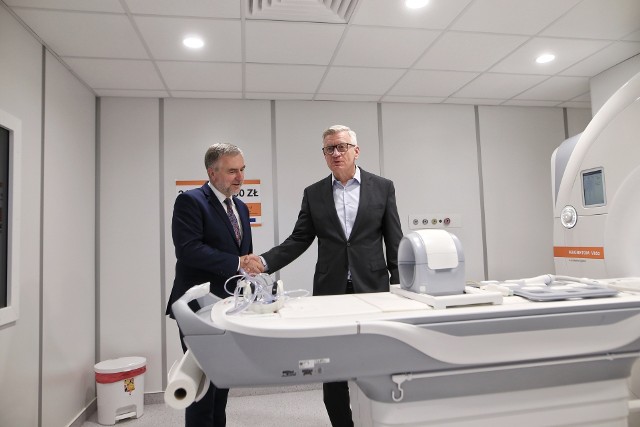 Otwarcie pracowni w szpitalu przez prezydenta Jacka Jaśkowiaka i marszałka Marka Woźniaka.