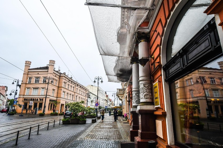 Osłony nad wejściem do hotelu "Pod Orłem" w Bydgoszczy. Czy będzie remont? 