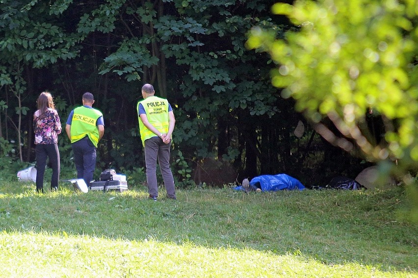 Tragedia w Bystrej. Dwóch mężczyzn zginęło w studni [ZDJĘCIA]