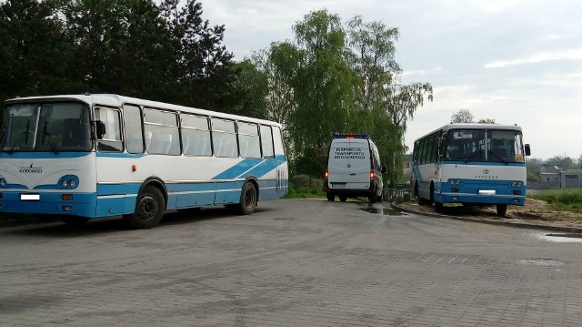 W dniach 15 i 16 maja 2017 r. inspektorzy Wojewódzkiego Inspektoratu Transportu Drogowego w Bydgoszczy przeprowadzali po raz kolejny kontrole stanu technicznego autobusów, które realizują przewozy szkolne. Fot. ITD