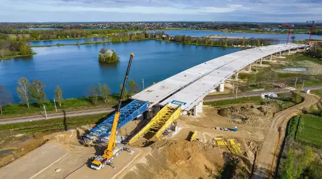 Zaawansowanie robót mostowych na budowie odcinka drogi S1 Oświęcim - Dankowice GDDKiA ocenia na 82 prac proc.