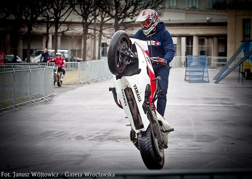 Wrocław: Hala Ludowa opanowana przez motocykle (ZDJĘCIA)