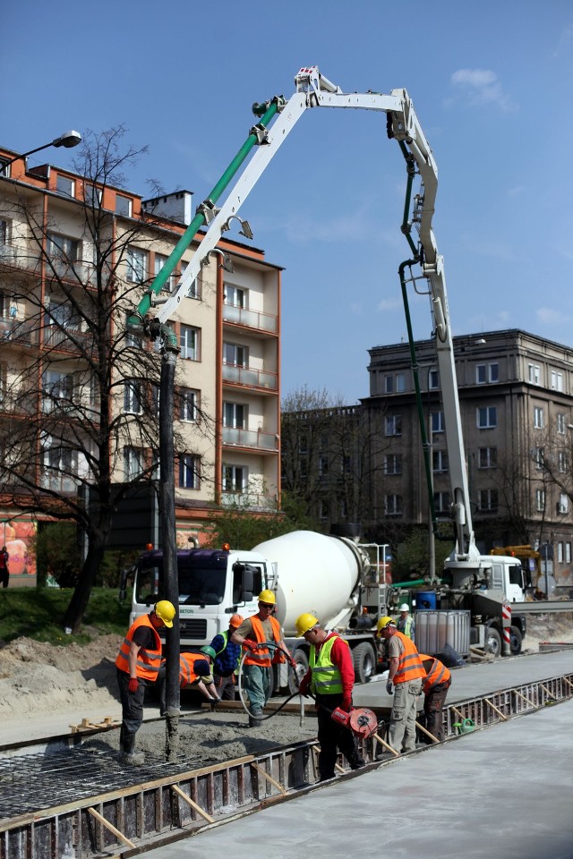 Układanie torów na ul. Mogilskiej