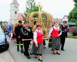 Żeby się pokazać na dożynkach w Przełęku, wyplatały korony od lutego