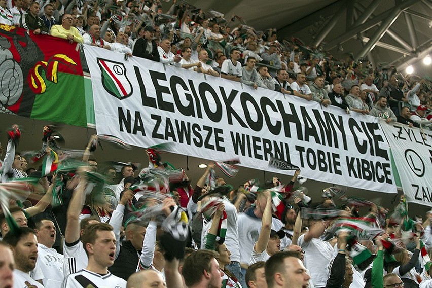 Legia Warszawa pokonała Cracovię dzięki bramce Carlitosa z...