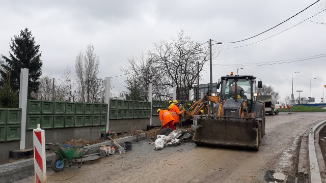 Trwa rozbudowa ul. Klasztornej na odcinku od ul. Żaglowej do ronda przy moście Wandy.