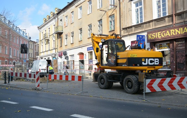 Utrudnienia w ruchu na ul. Bernardyńskiej na odcinku od pl. Wolności do ul. Wyszyńskiego mogą potrwać nawet do 20 grudnia. Od przyszłego tygodnia, w ciągu dnia objazdy, przez Rusałki i Mościckiego