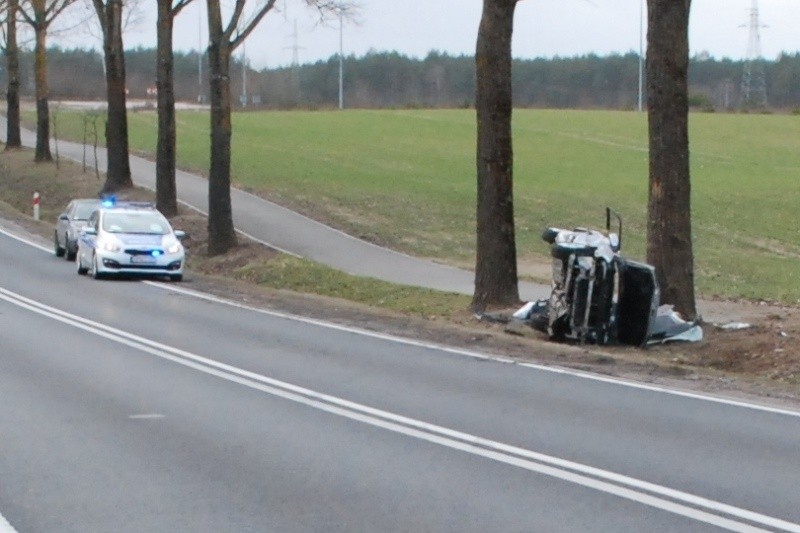 Tragedia na drodze koło Człuchowa. Pasażerka toyoty zmarła [zdjęcia]