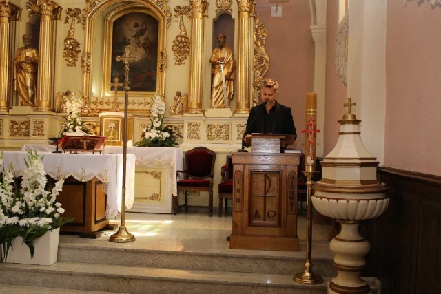 Maciej Zakościelny wystąpił w kościele w Wierzbicy.